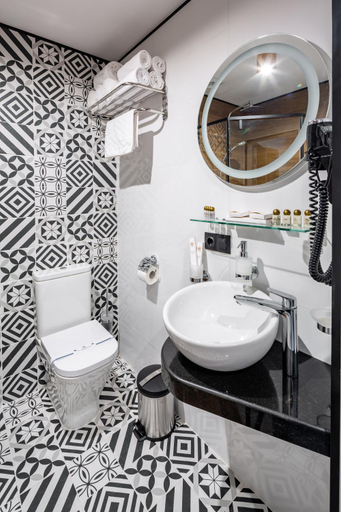 Bathroom 3, Фетрбуш, Nadvirnians'kyi