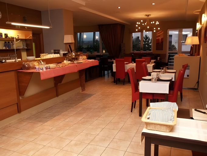 Food & Drinks 5, City Hotel Nitra with free parking, Nitra