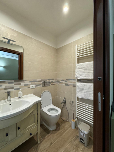 Bathroom 3, B&B Al Vecchio Mulino, L'Aquila