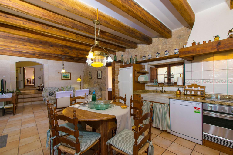 Food & Drinks, G189 Putxet d'en Robi by Mallorca Villa Selection, Baleares