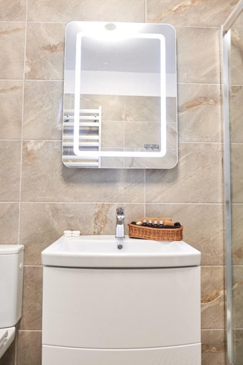 Bathroom, Apartament Rise and Shine 1 by Alz, Navodari