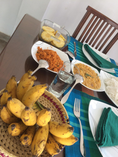 Food & Drinks, Victoria House, Medadumbara