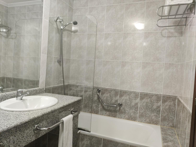 Bathroom 4, Motel Punta Cana, A Coruña