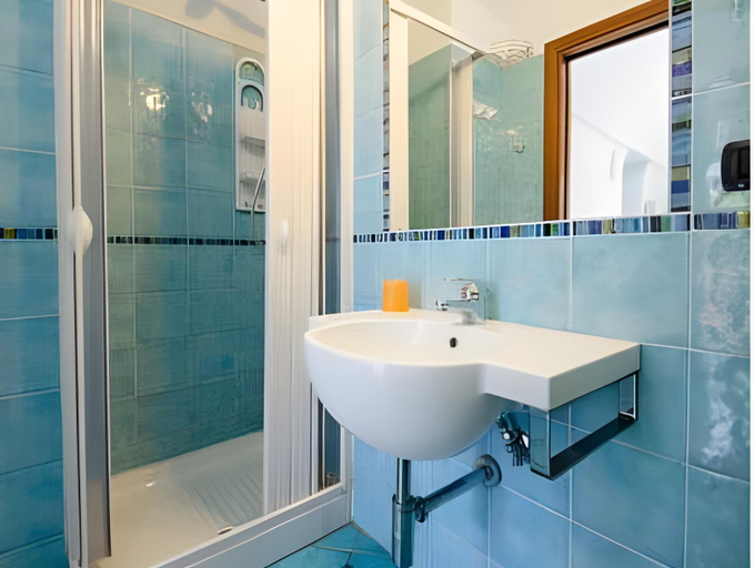 Bathroom 3, Eden Holiday Apartment, Salerno