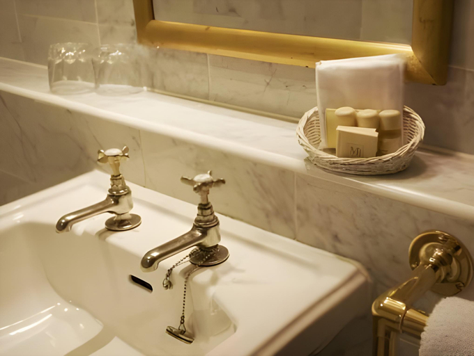 Bathroom 4, The Red Lion Hotel, London