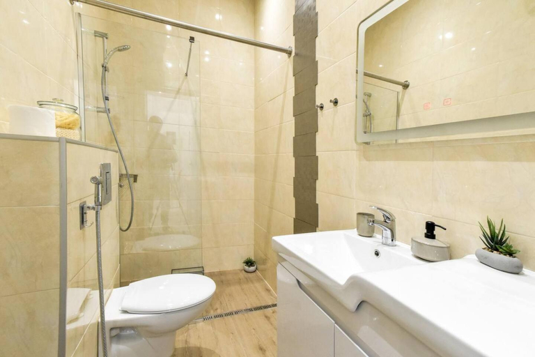 Others 3, Duplex Condo Prime Location 2BTH 2 Studios, Stolichna