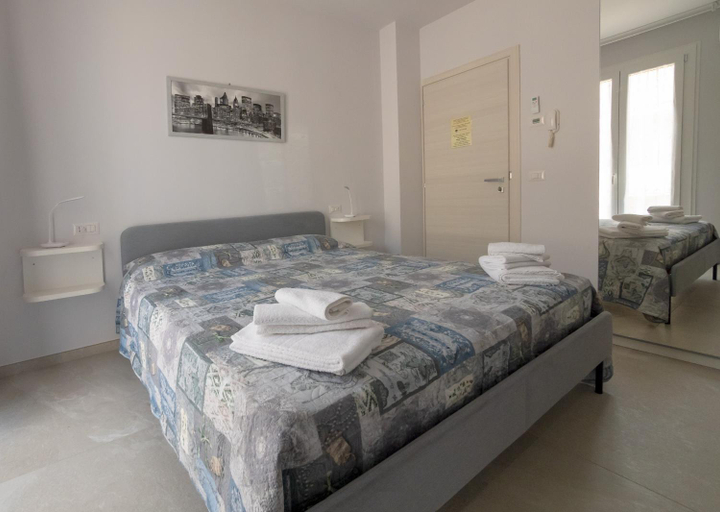 Others 3, Camere Casa Azzurra, Fermo