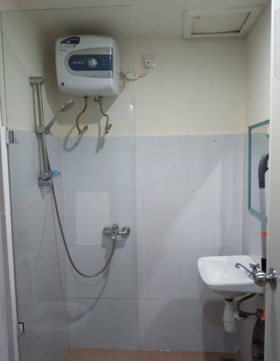 Bathroom 5, Batam Apartemen Nagoya Mansion, Batam