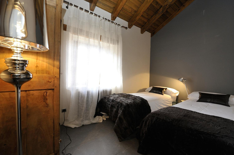 Bedroom 2, La Caseta de Queixans con chimenea, Girona