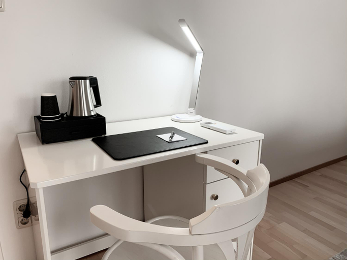 Others 4, Aparthome L.I.N.Z., Linz Land