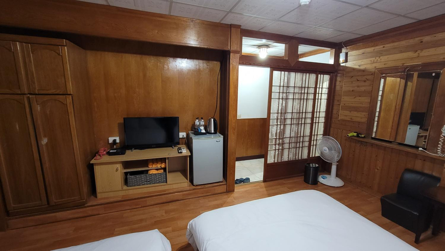 Bedroom 2, Sizhongxi Mingquan Hot Spring Hotel, Pingtung