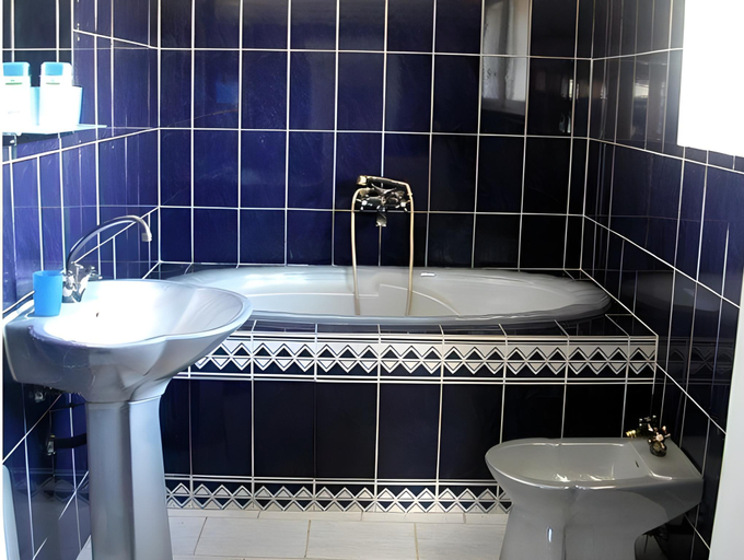 Bathroom 3, Les Grandes Mollières, Alpes-de-Haute-Provence