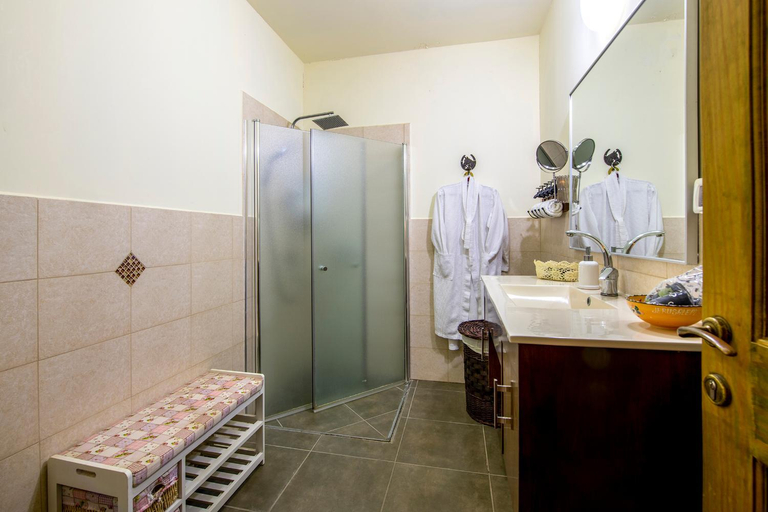 Bathroom 3, צימרים טרה נוסטרה