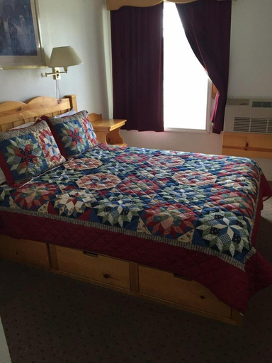 Bedroom 4, Valley Hotel & 24/7 Open Cafe, Matanuska-Susitna