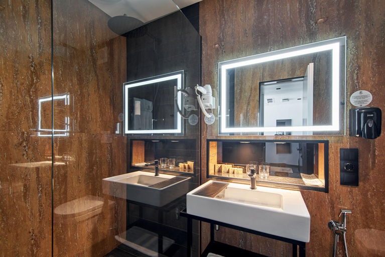 Bathroom 3, Fomich Residence, Nadvirnians'kyi