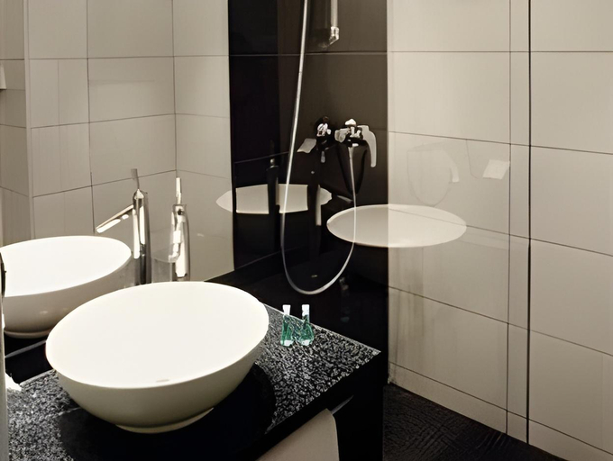 Bathroom 4, Motel One Berlin-Bellevue, Berlin