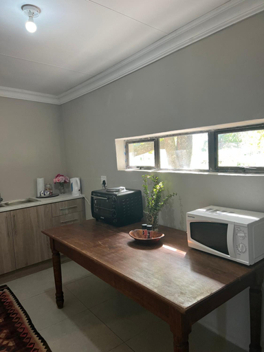 Kitchen 2, Dennegeur Guesthouse, Cacadu