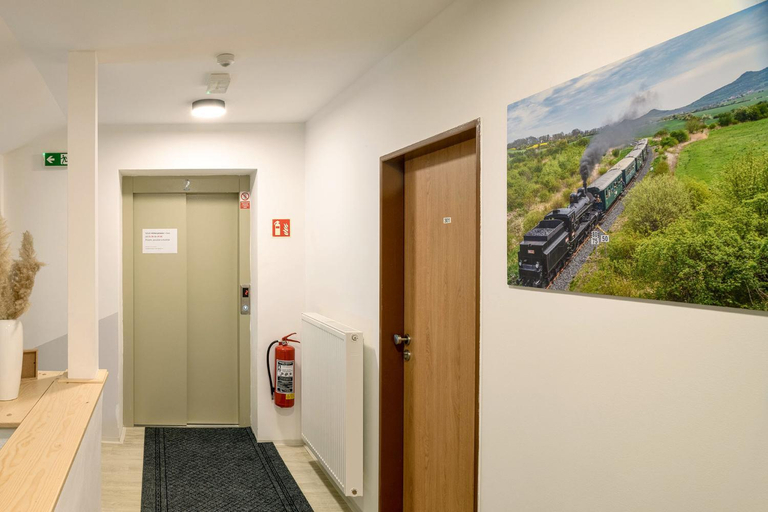 Others 5, Hotel Nadrazi, Most
