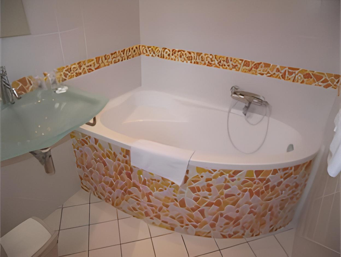 Bathroom 4, Hotel de la Plage, Seine-Maritime