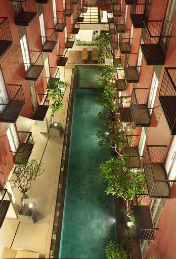 Exterior & Views 21
