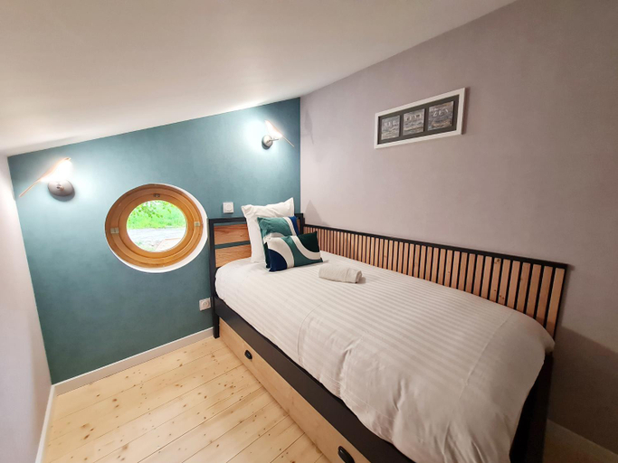 Bedroom 2, Cabanes du Domaine des Fees, Jura