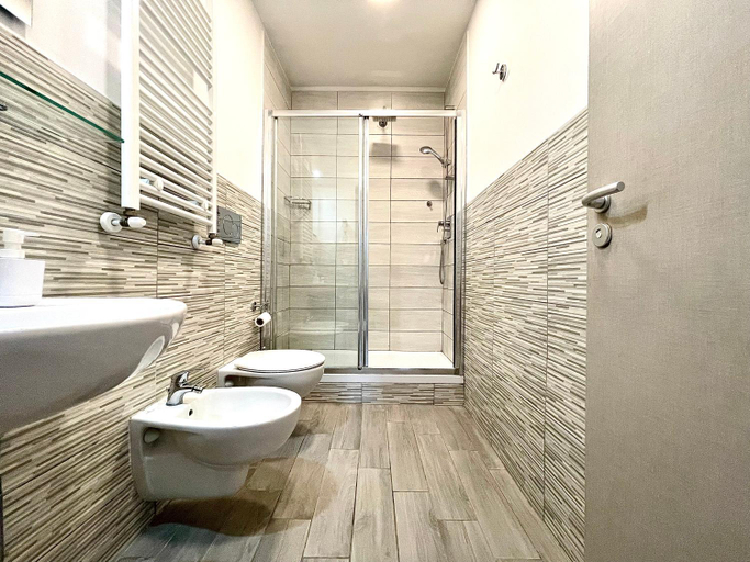 Bathroom 5, Zobeide - Next stop Colosseum, Rome