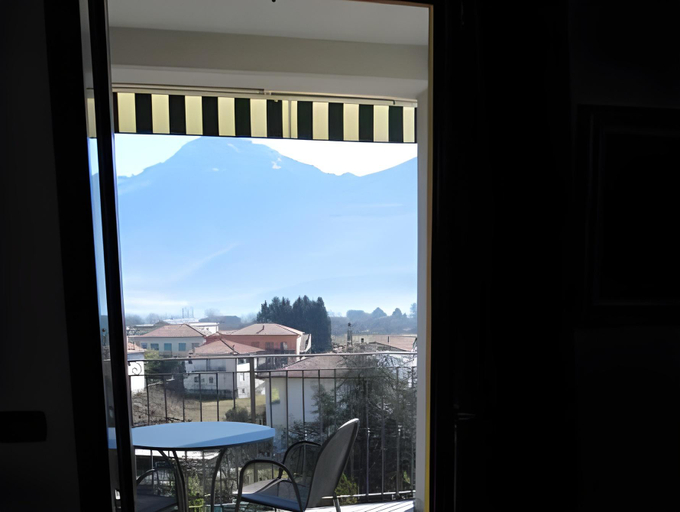 Others 5, B&B Lori, Como