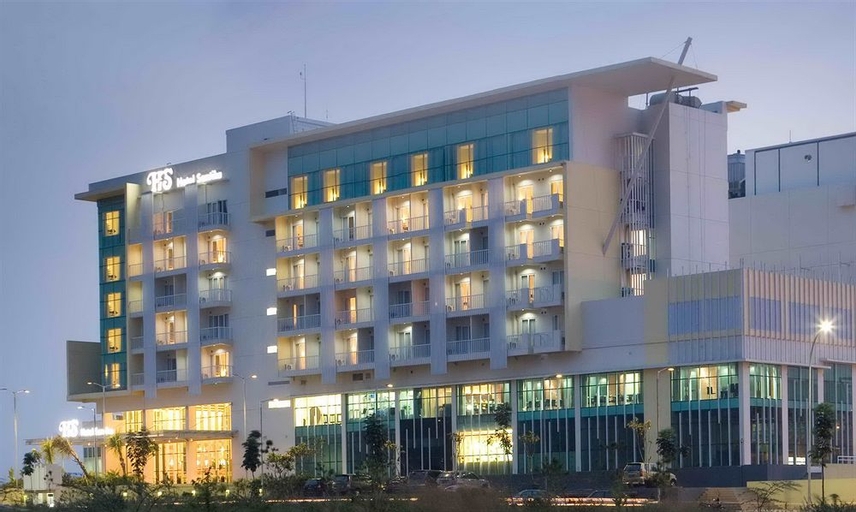 Exterior & Views