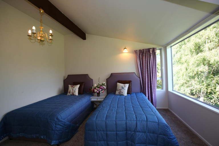 Others 5, Star Dream Manor, Mackenzie