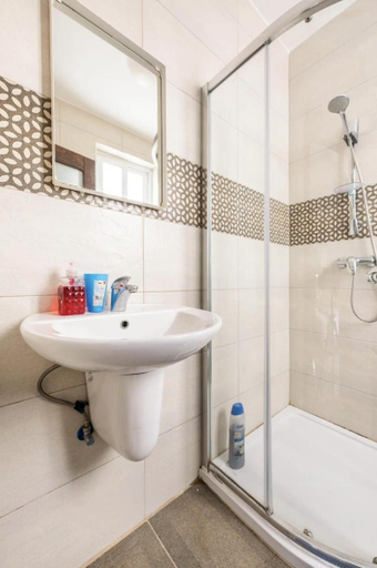 Bathroom 3, F8 Room 1, Private Double room with private bathroom in shared Flat