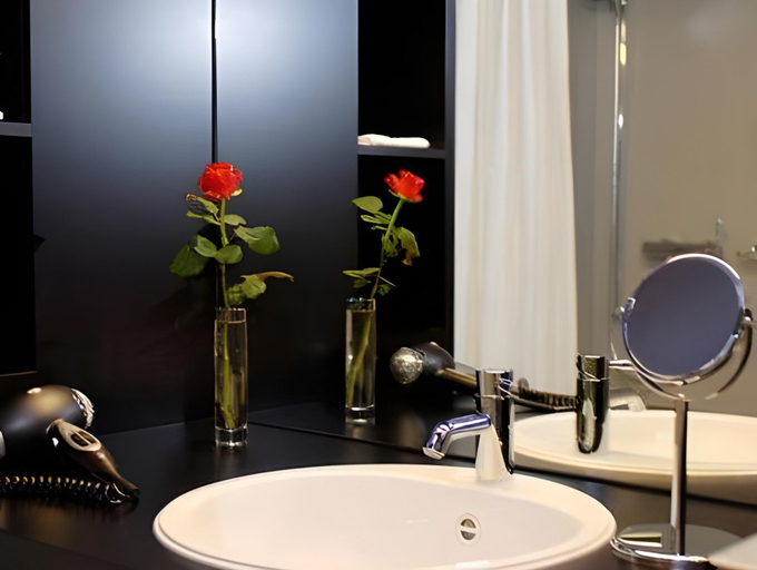 Bathroom 4, Dasbreitehotel am Rhein, Arlesheim