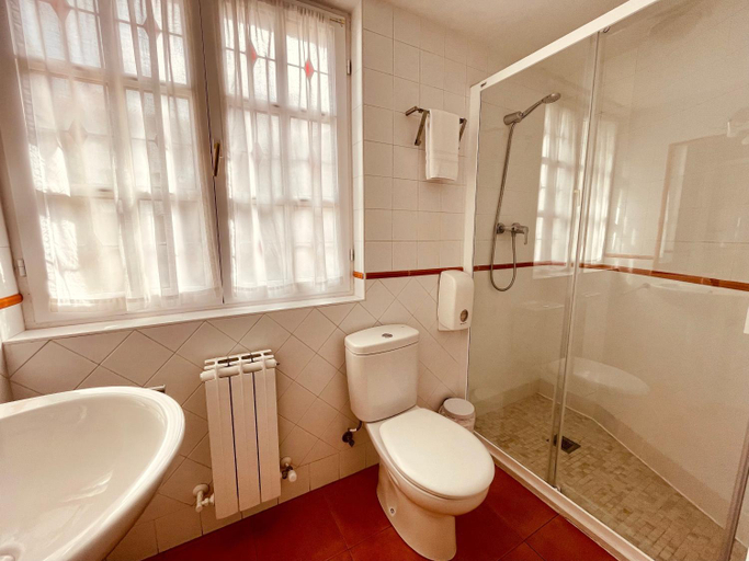 Bathroom 11