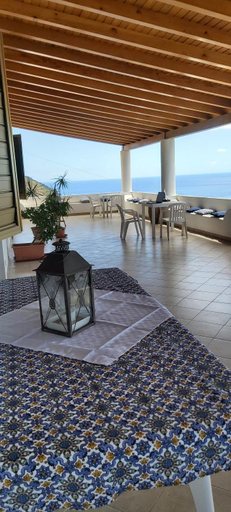 Food & Drinks 2, Casa tra Cielo e Mare, Messina