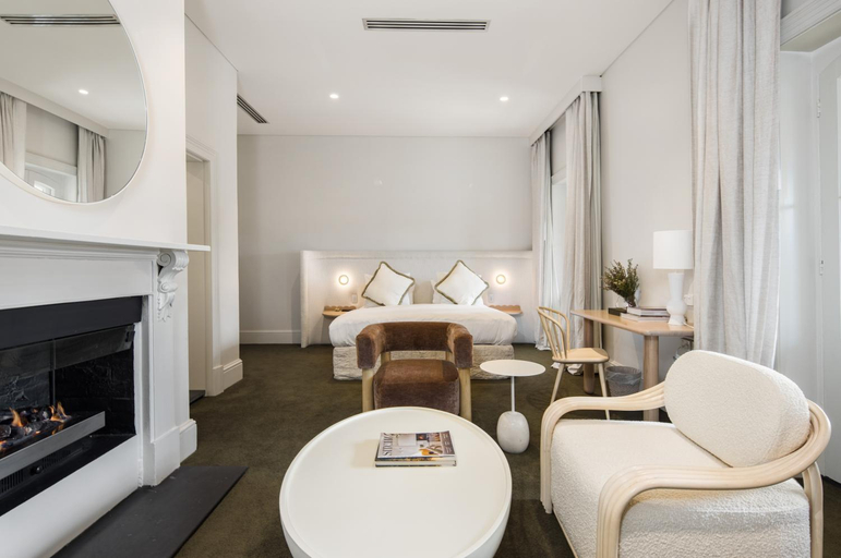 Others 5, The Stirling Hotel, Adelaide