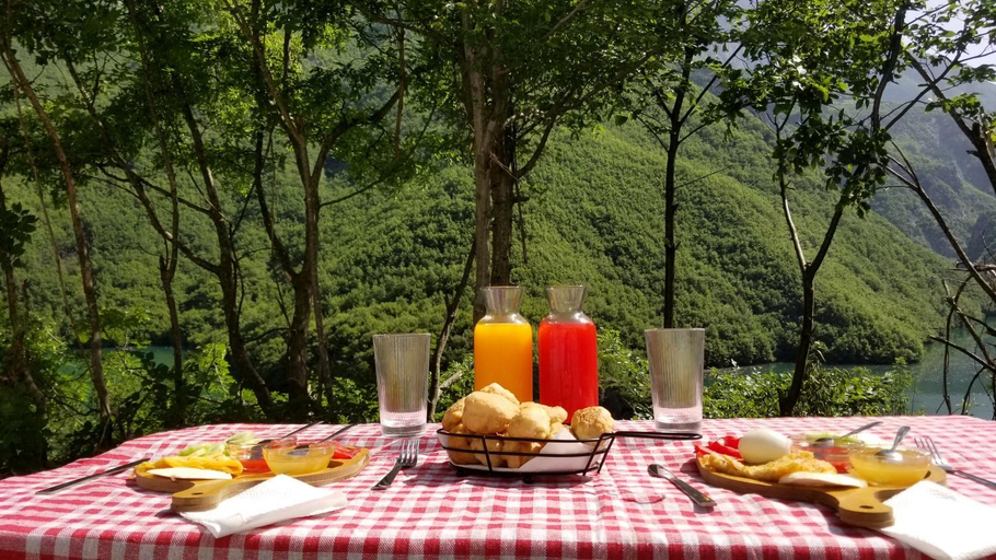 Food & Drinks, Twin Villas Komani Lake, Shkodrës