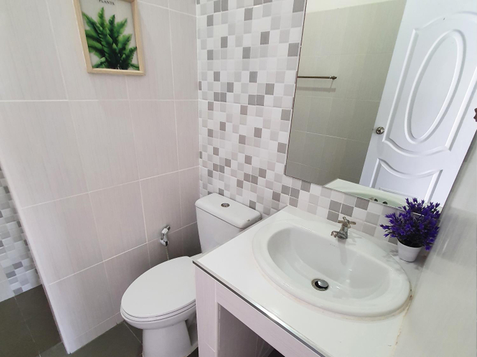 Bathroom 2, The Cottage at Chiyaphum, Muang Chaiyaphum