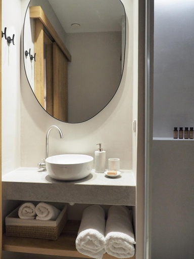 Bathroom 3, enδοtera chios apartments, North Aegean