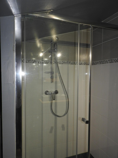Bathroom 4, Bellevue, Tarn-et-Garonne