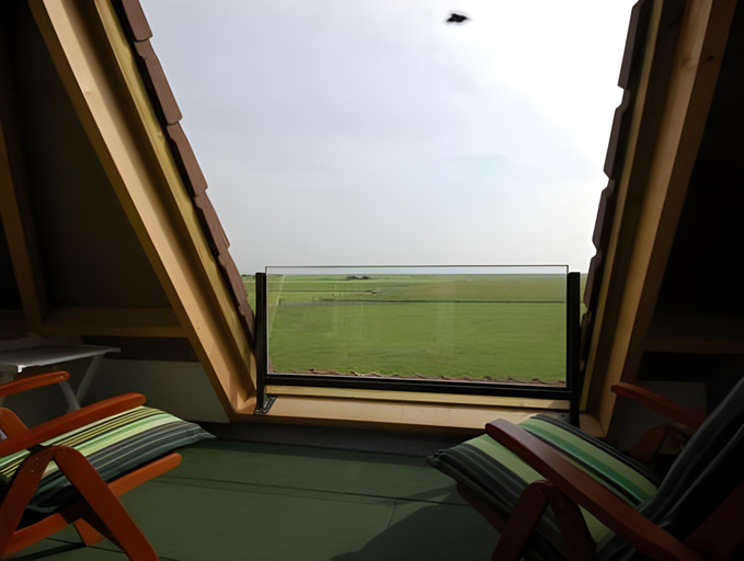 Others 3, The Sunset Apartments, Ameland