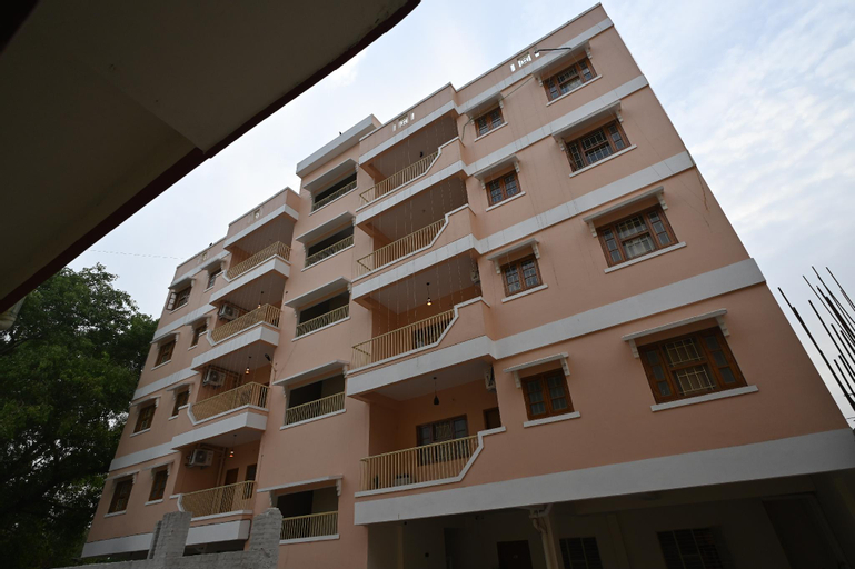 ZoomStay 3BHK Apartments, Varanasi
