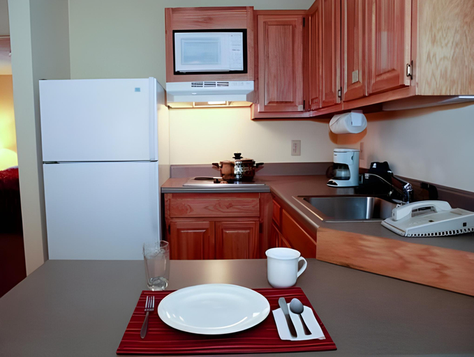 Others 5, InTown Suites Auburn, Lee
