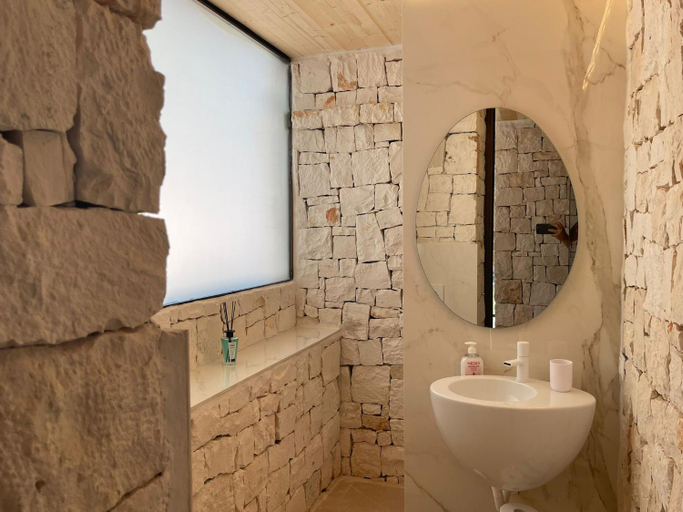 Bathroom 3, OSTUNI MIRROR trullo and mirror house, Brindisi