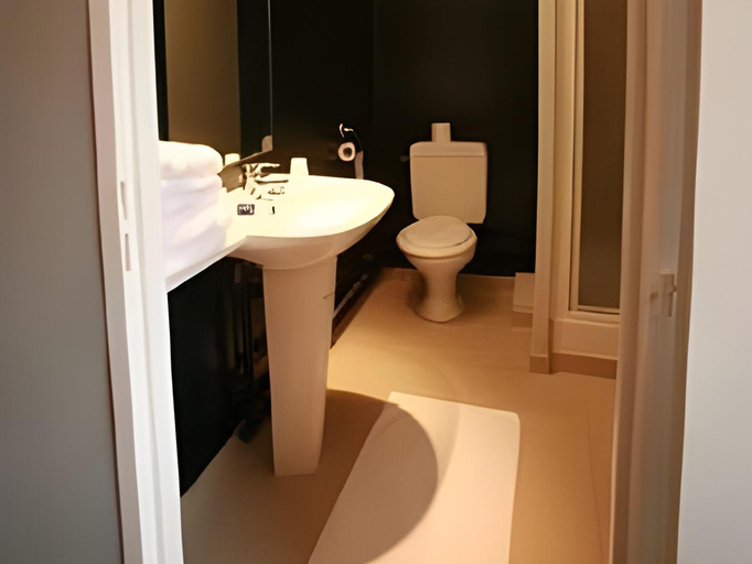 Bathroom 4, Le Cottage Hôtel, Bruay-la-Buissière, Pas-de-Calais