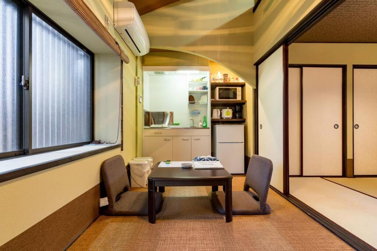 Bedroom, 三十三間堂近くのカノンハウス Kanon House, Kyoto