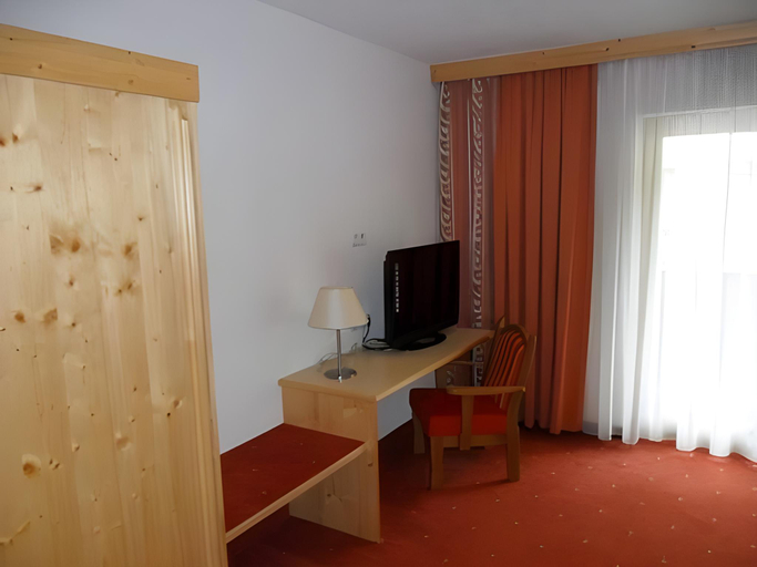 Others 5, Hotel Troschana, Landeck