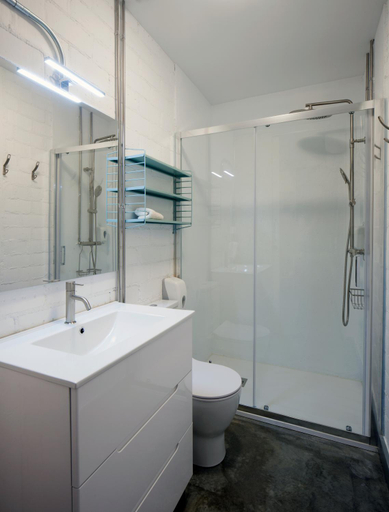 Bathroom 3, Apartamentos Turisticos As Burgas 6 by Bossh! Hotels, Ourense
