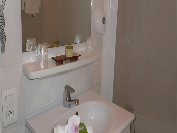 Bathroom 2, Hotel Concorde - Rodez Centre Ville, Aveyron