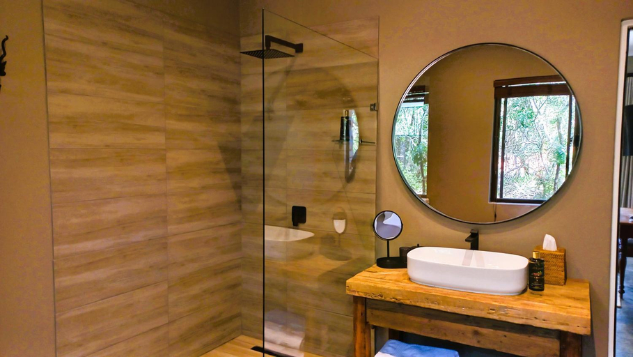 Bathroom 9