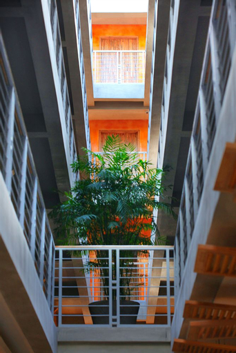 Exterior & Views 29