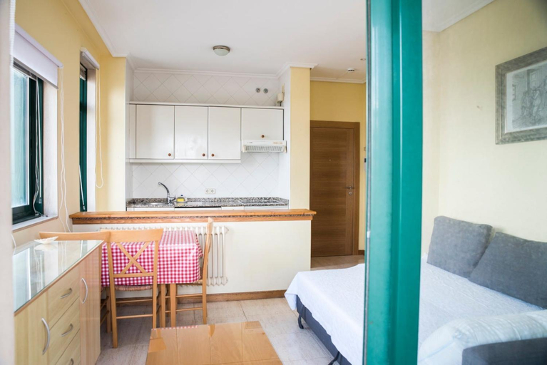 Kitchen 3, Apartamento Samil Primera Linea de Playa 2H, Pontevedra